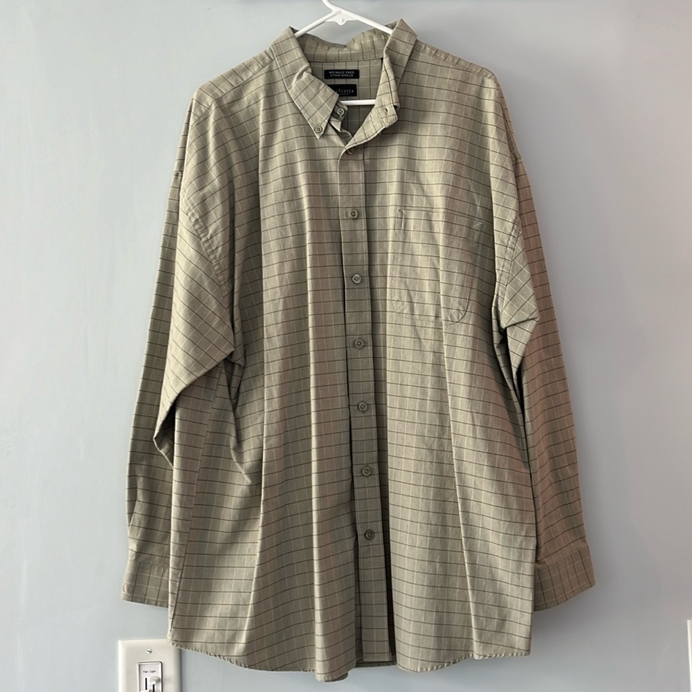 Tan Van Heusen long sleeve dress shirt